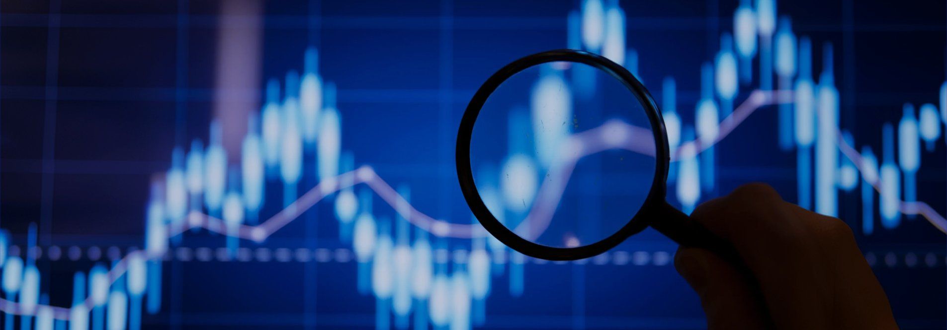 Buy-side M&A due diligence: acquisition team reviewing financial, legal, tax, commercial, HR, IT and operations risks